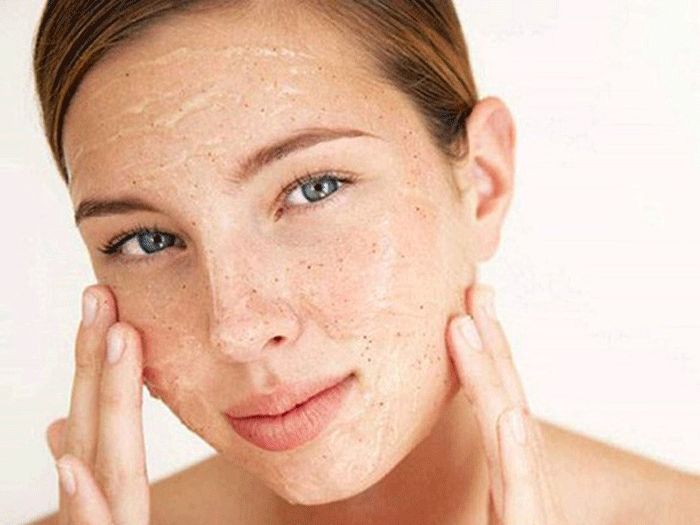 Làn da nhạy cảm có cần tẩy tế bào chết không? Lợi ích bất ngờ khi tẩy tế bào chết đúng cách