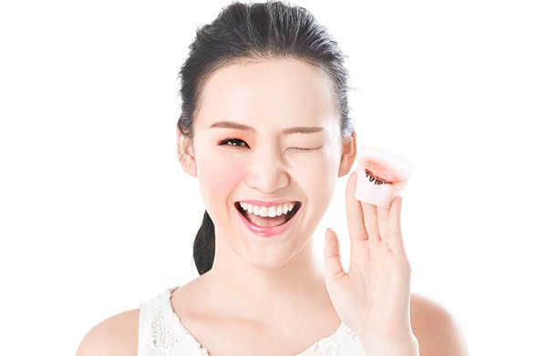 Nước tẩy trang là gì? Cơ chế làm sạch có phù hợp với da mụn tuổi teen?