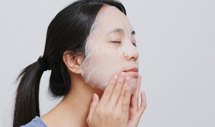 Vì sao Mặt nạ giấy lại hấp dẫn với tuổi học trò? Lợi ích của việc đắp mặt nạ giấy đúng cách
